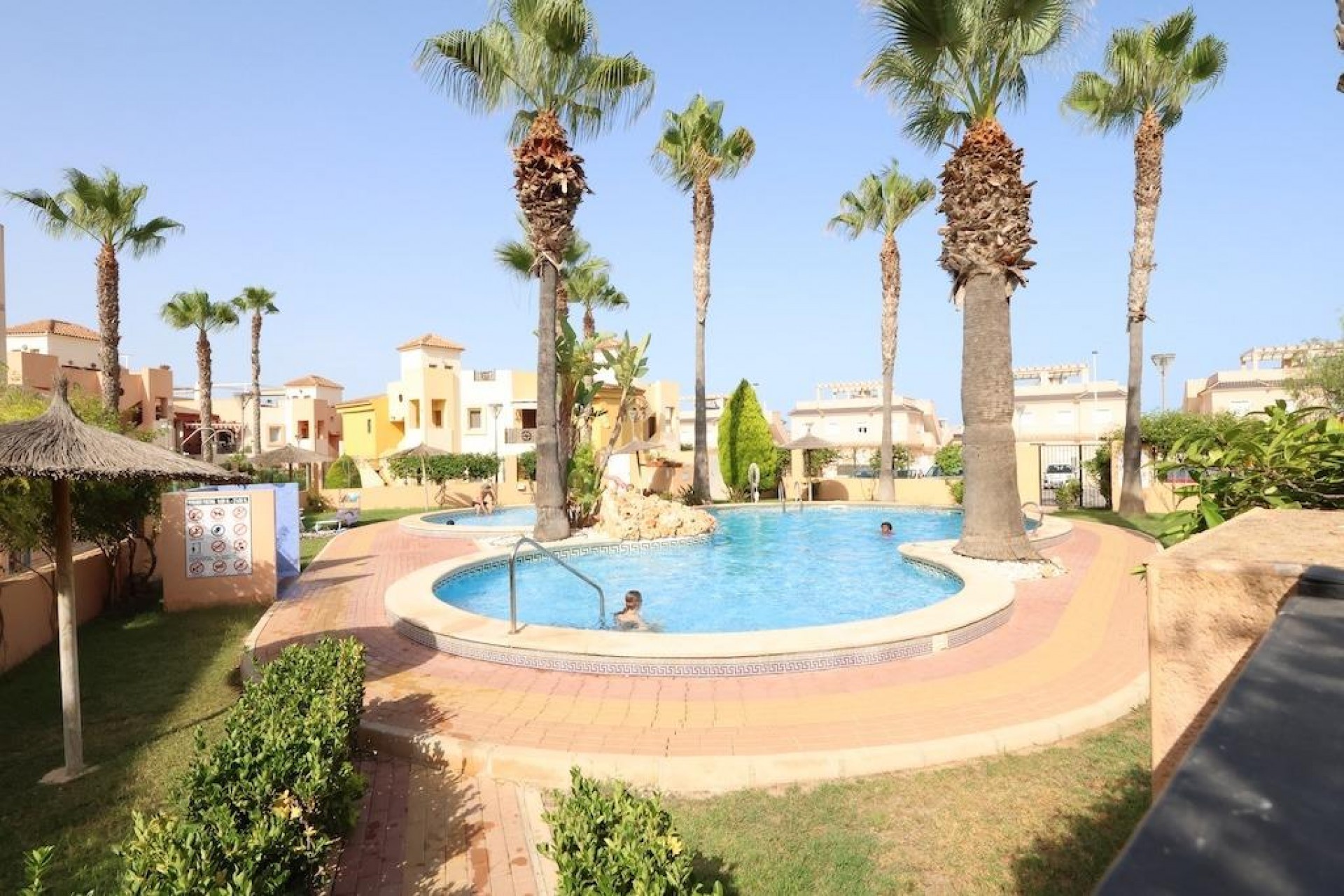 Resale - Bungalow -
Torrevieja - Costa Blanca