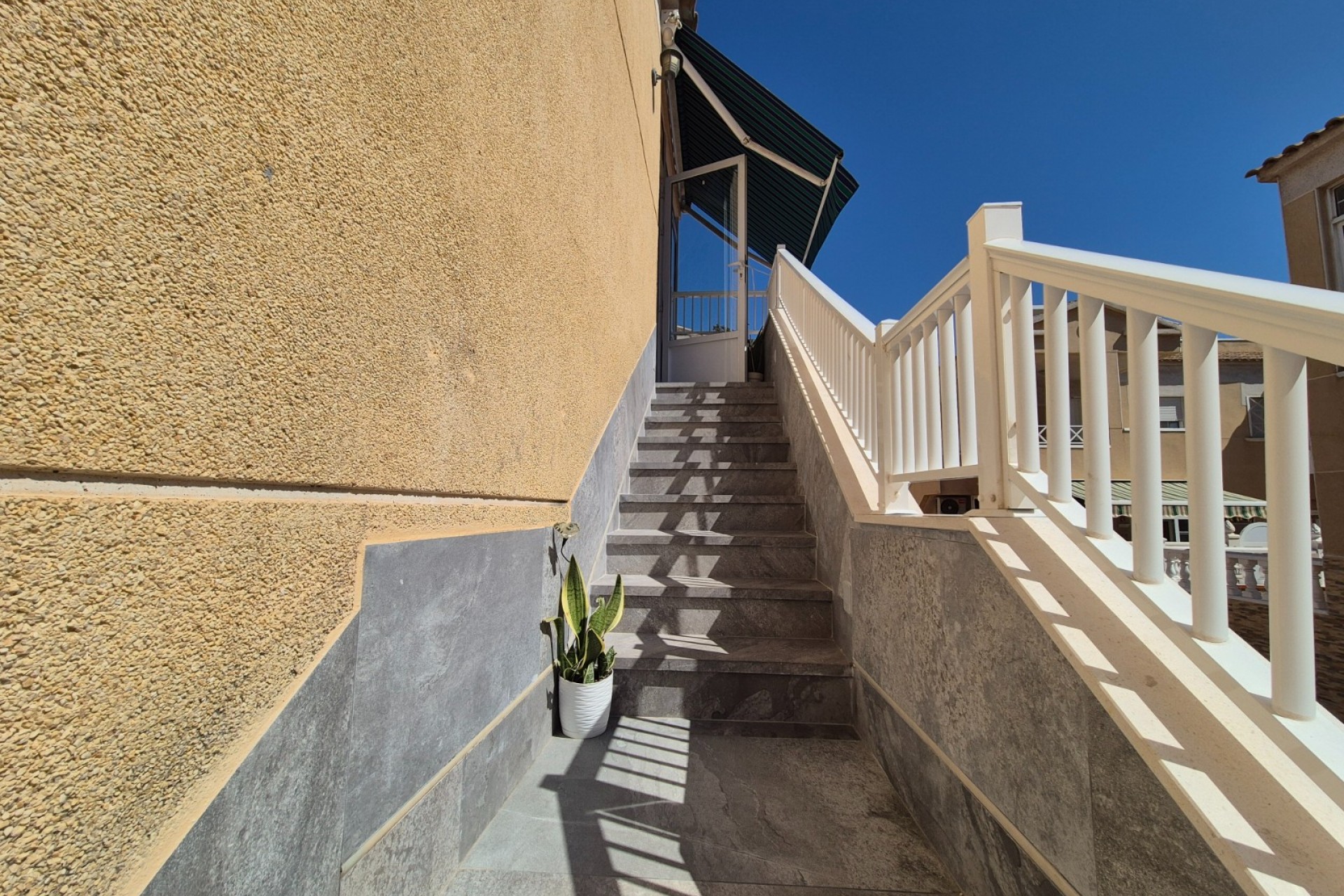 Resale - Bungalow -
Torrevieja - Costa Blanca