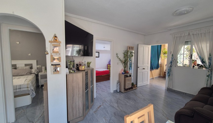 Resale - Bungalow -
Torrevieja - Costa Blanca