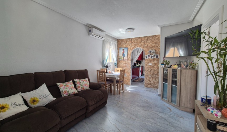 Resale - Bungalow -
Torrevieja - Costa Blanca