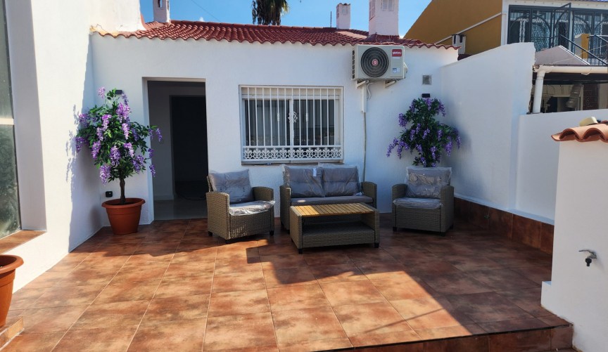 Resale - Bungalow -
Torrevieja - Costa Blanca