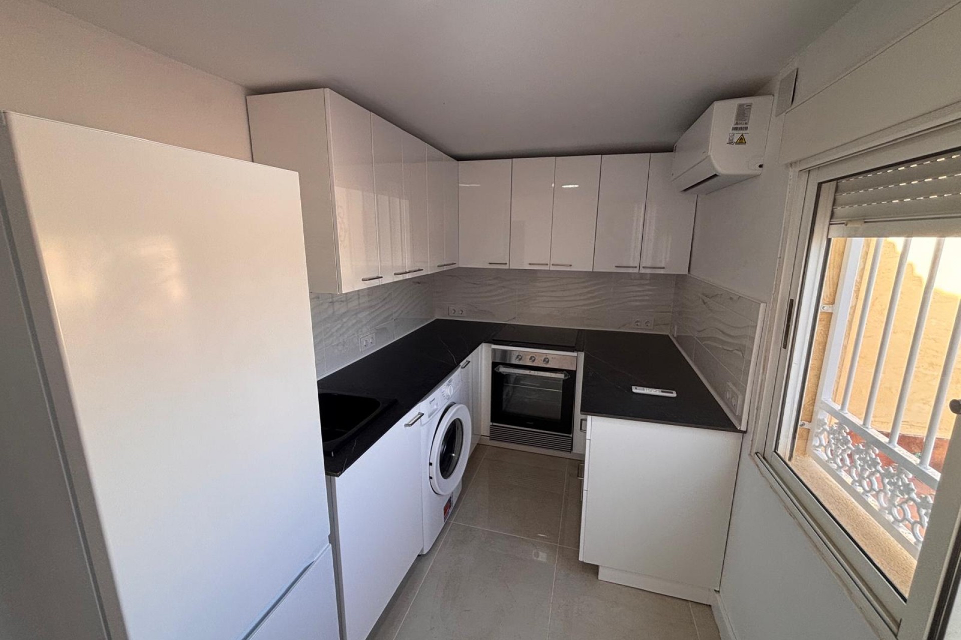 Resale - Bungalow -
Torrevieja - Costa Blanca