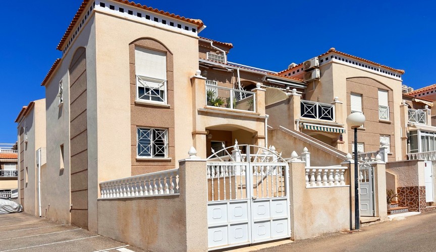 Resale - Bungalow -
Torrevieja - Costa Blanca