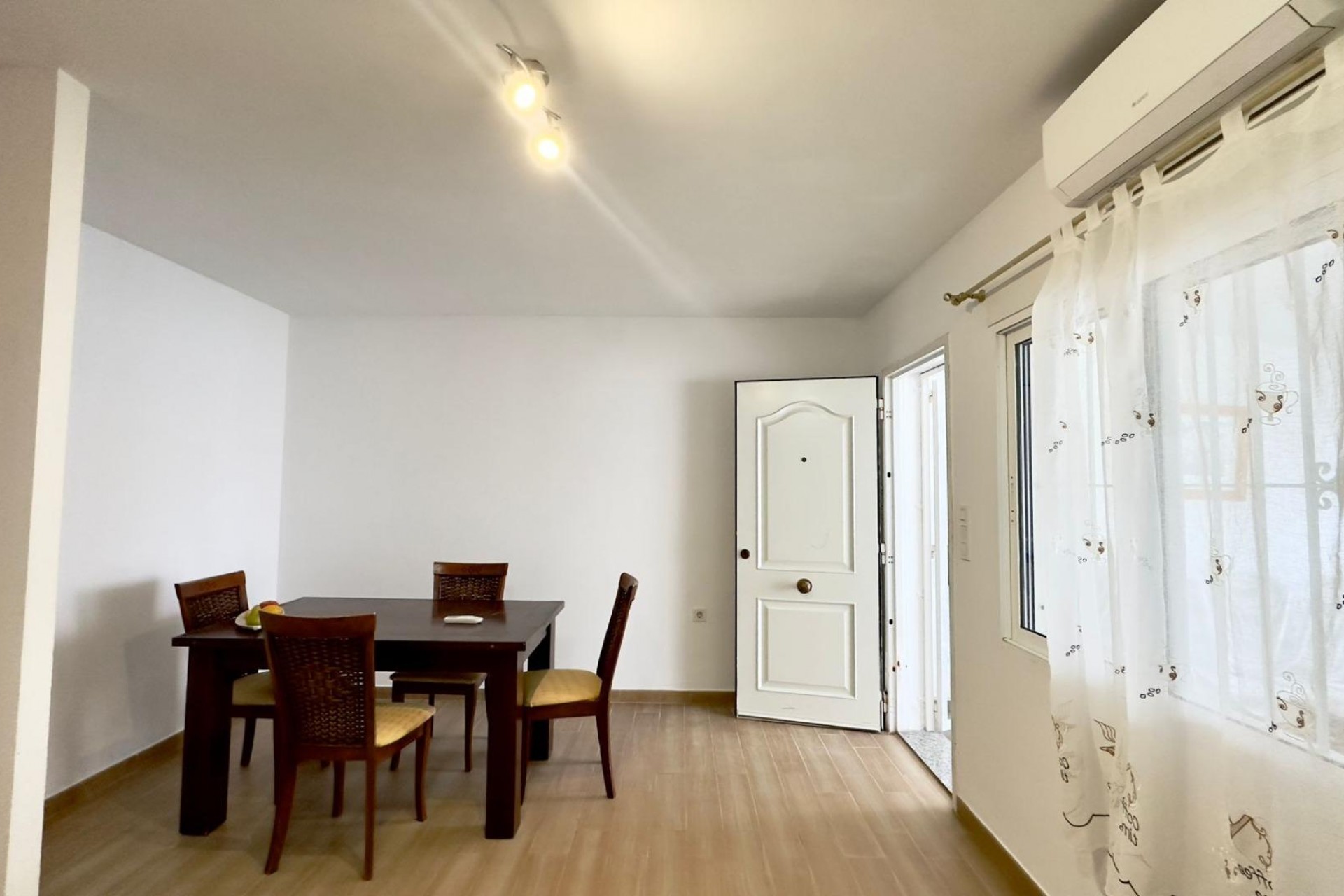 Resale - Bungalow -
Torrevieja - El Limonar