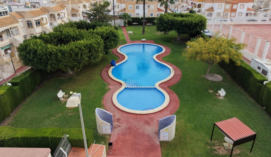 Resale - Bungalow -
Torrevieja - El Limonar