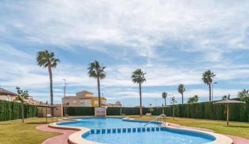 Resale - Bungalow -
Torrevieja - El Limonar