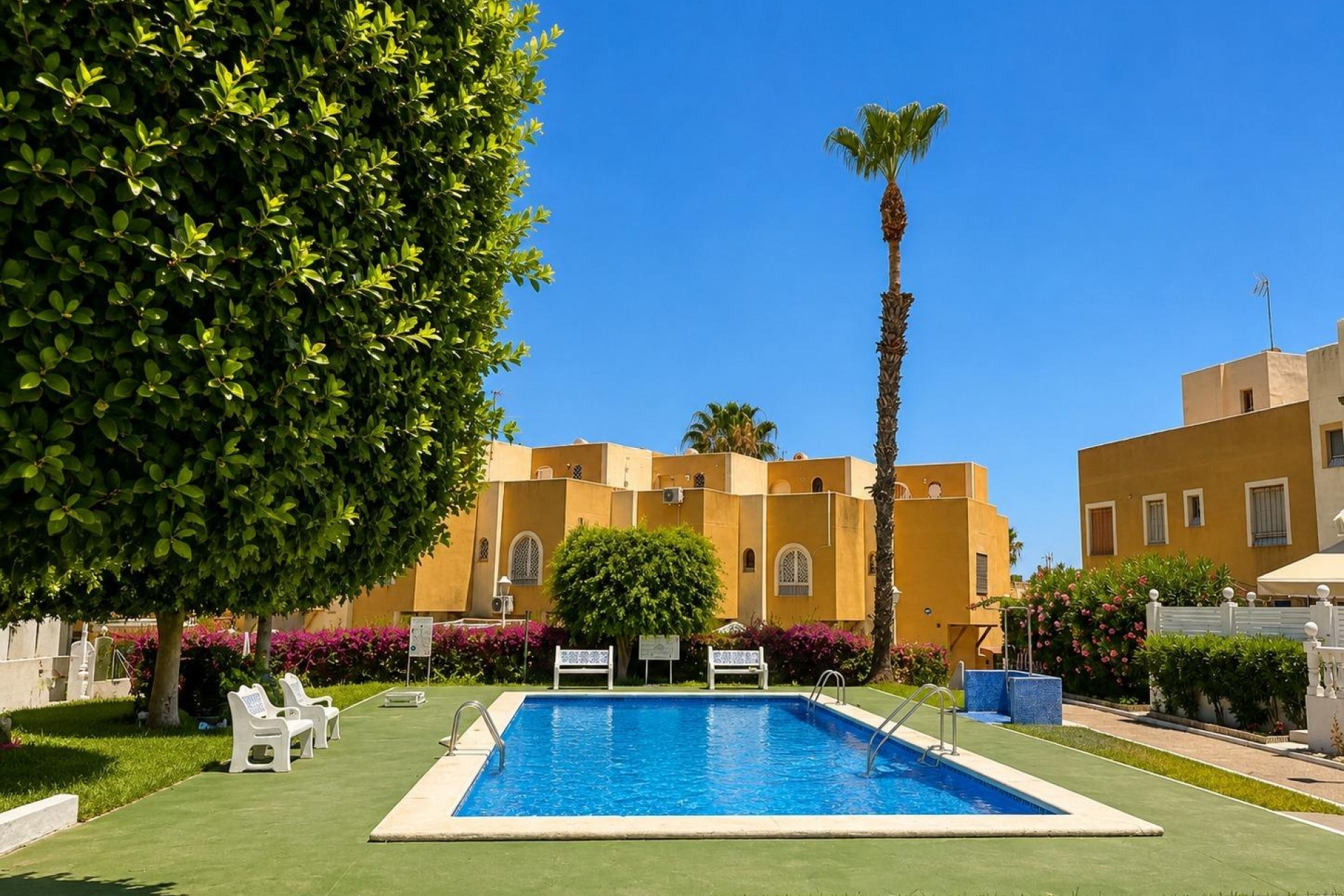 Resale - Bungalow -
Torrevieja - La Mata