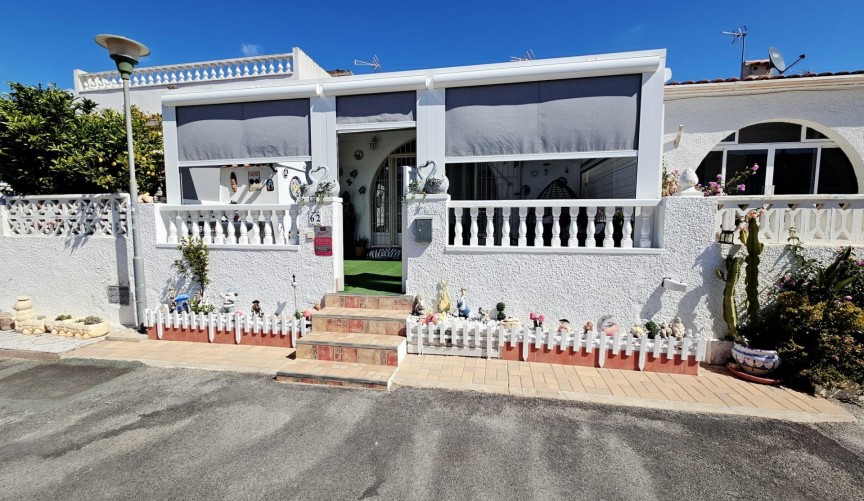 Resale - Bungalow -
Torrevieja - La Siesta - El Salado - Torreta