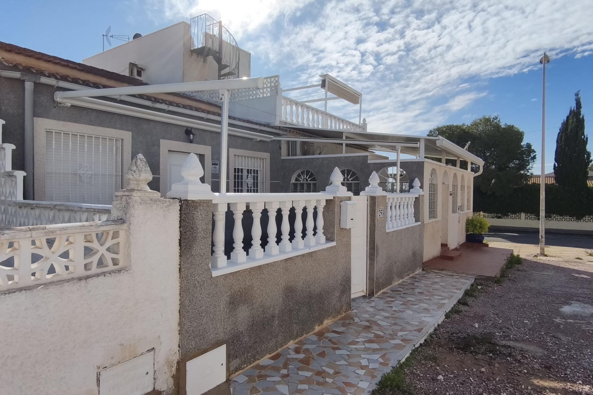 Resale - Bungalow -
Torrevieja - La Siesta - El Salado - Torreta