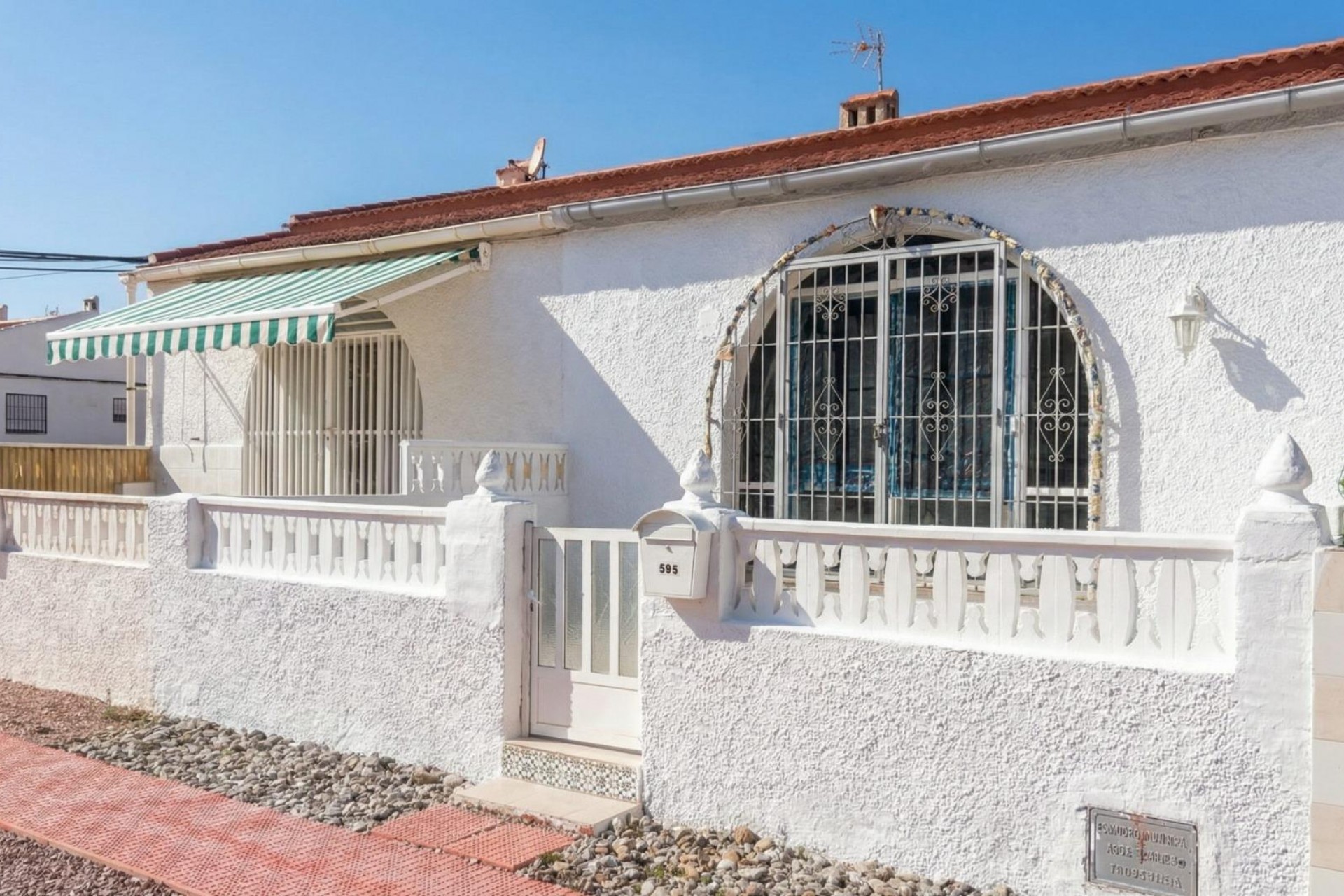 Resale - Bungalow -
Torrevieja - La Siesta - El Salado - Torreta