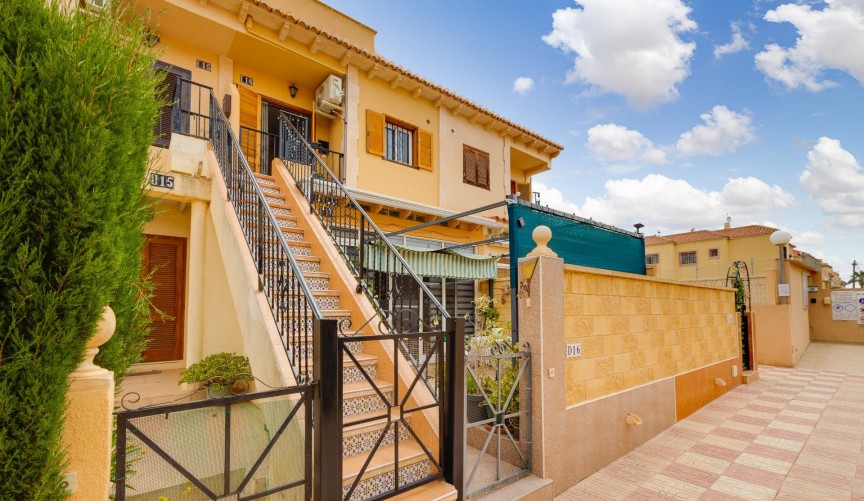 Resale - Bungalow -
Torrevieja - La Siesta - El Salado - Torreta