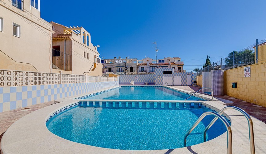 Resale - Bungalow -
Torrevieja - La Siesta - El Salado - Torreta