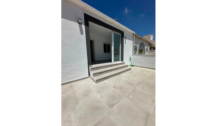 Resale - Bungalow -
Torrevieja - La Siesta - El Salado - Torreta