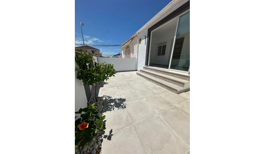 Resale - Bungalow -
Torrevieja - La Siesta - El Salado - Torreta