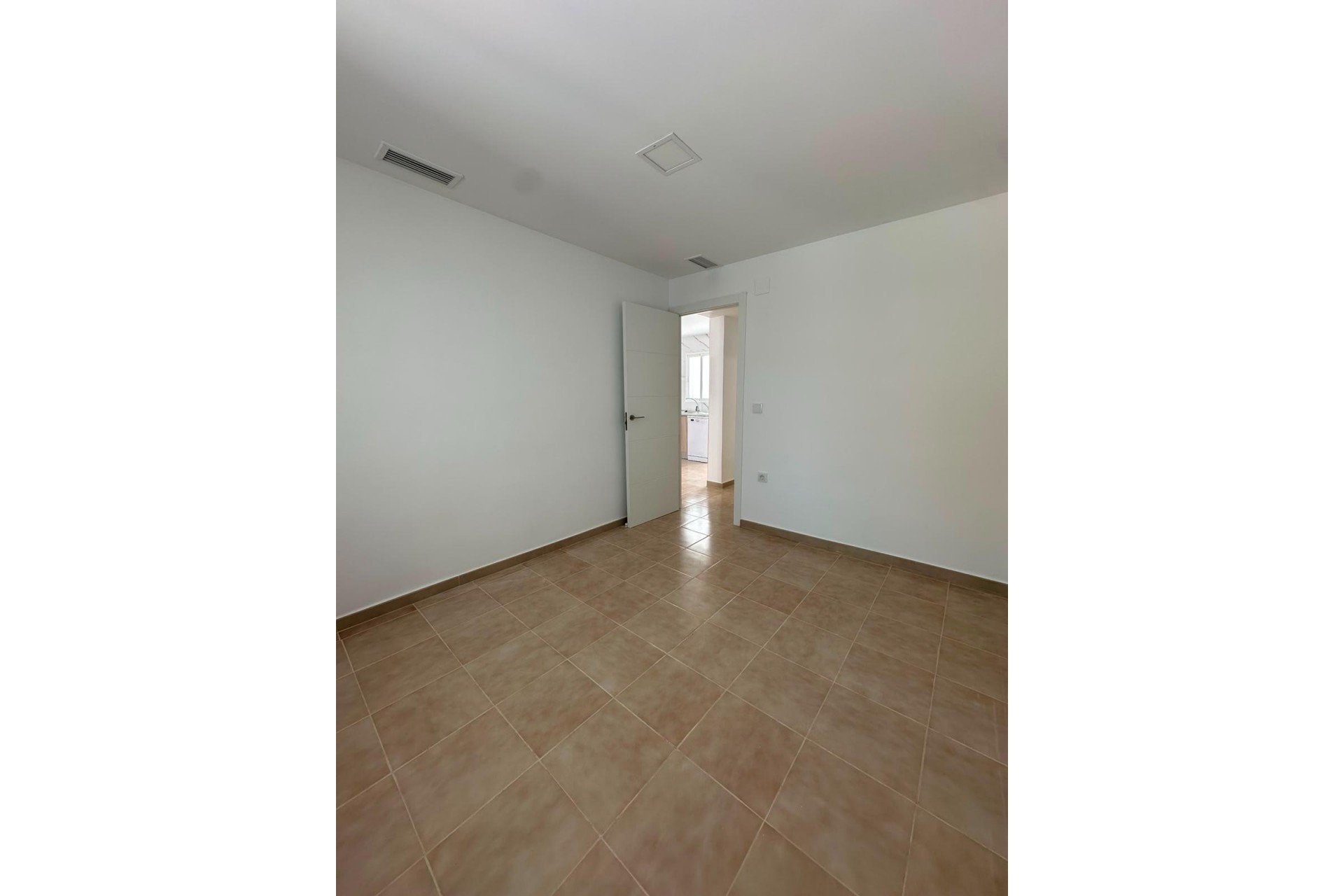 Resale - Bungalow -
Torrevieja - La Siesta - El Salado - Torreta