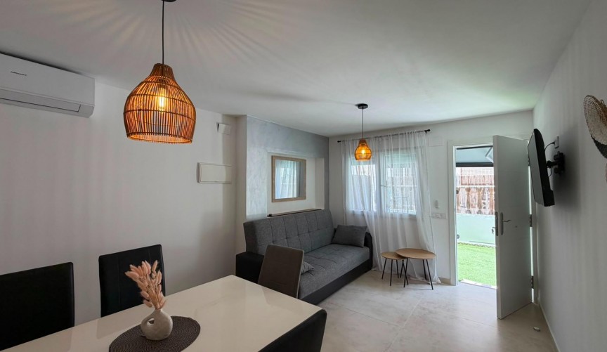 Resale - Bungalow -
Torrevieja - La Veleta