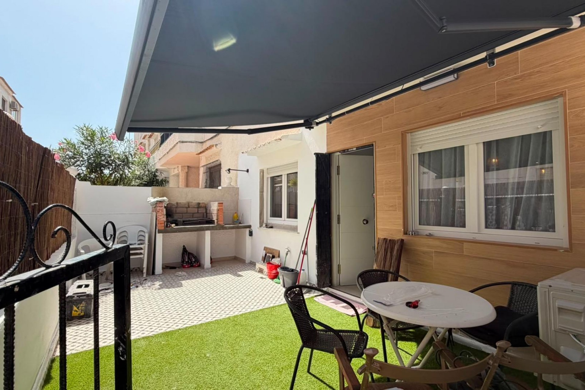 Resale - Bungalow -
Torrevieja - La Veleta