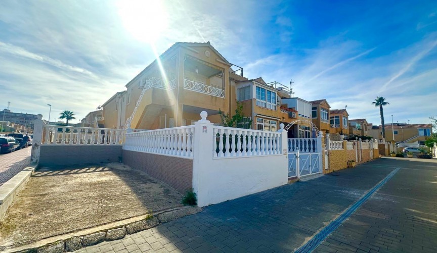 Resale - Bungalow -
Torrevieja - Playa de los Locos