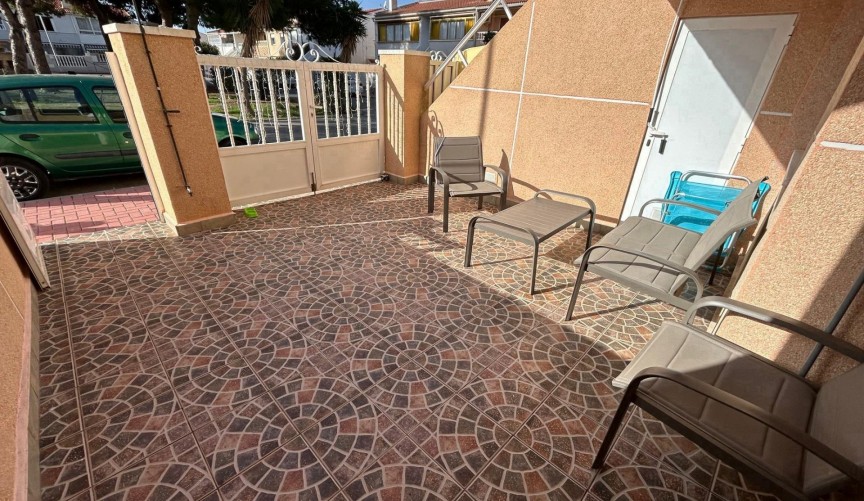 Resale - Bungalow -
Torrevieja - Playa De Los Naufragos