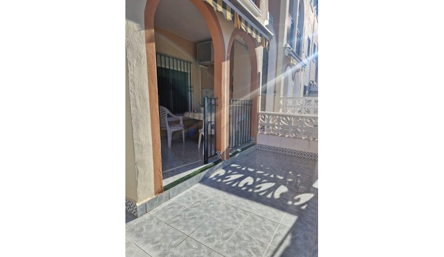 Resale - Bungalow -
Torrevieja - Playa De Los Naufragos