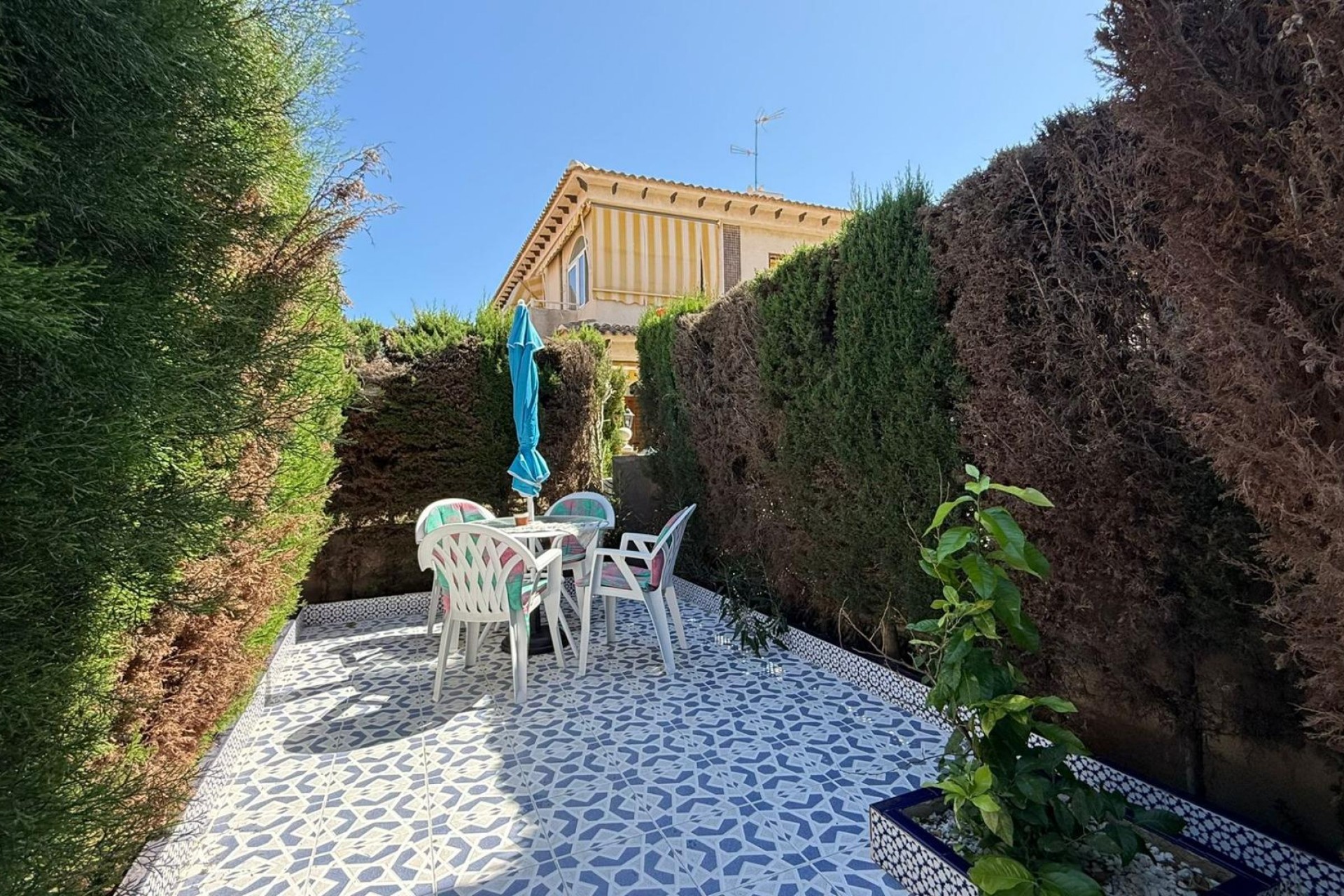 Resale - Bungalow -
Torrevieja - Punta Prima