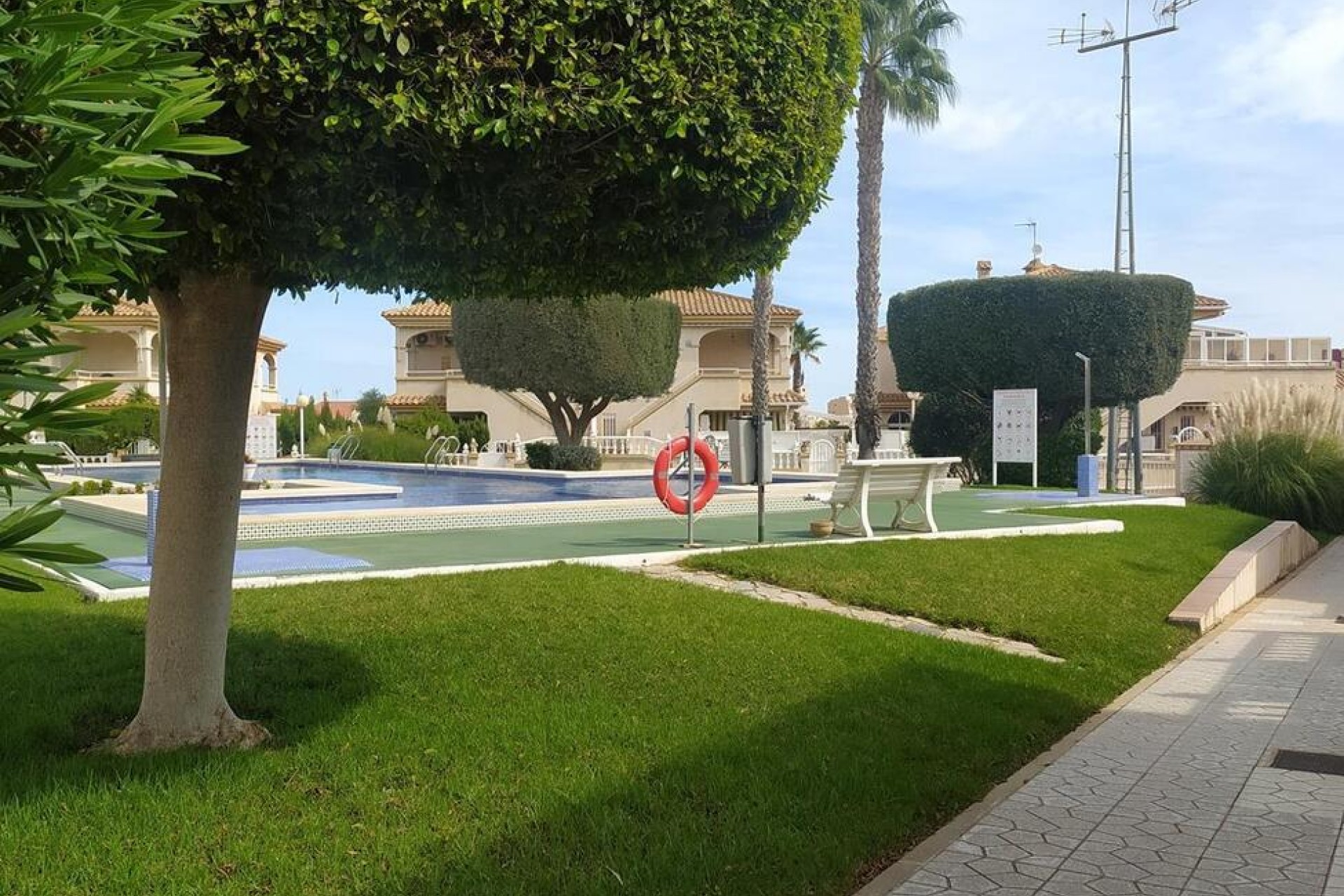 Resale - Bungalow -
Torrevieja - Torreblanca