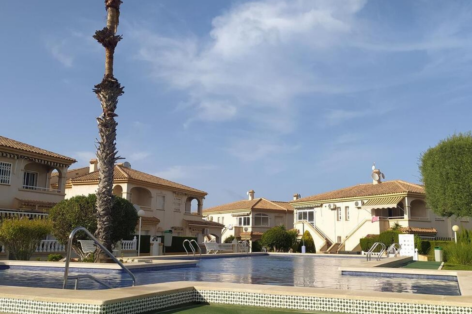 Resale - Bungalow -
Torrevieja - Torreblanca