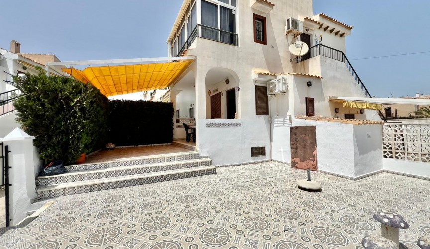 Resale - Bungalow -
Torrevieja - Torreblanca