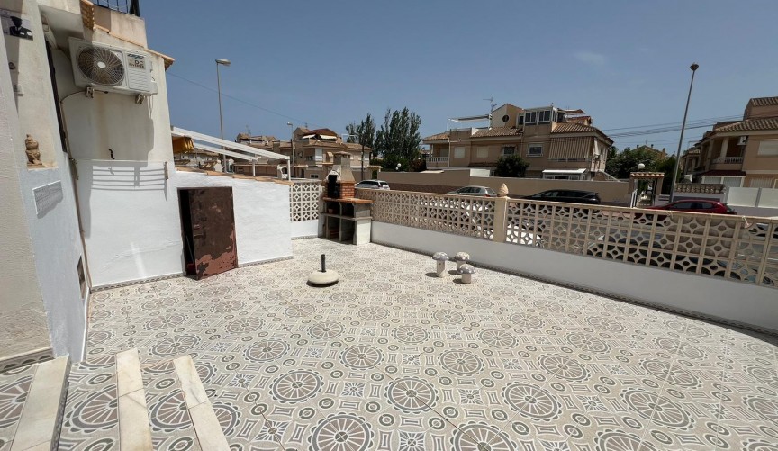 Resale - Bungalow -
Torrevieja - Torreblanca