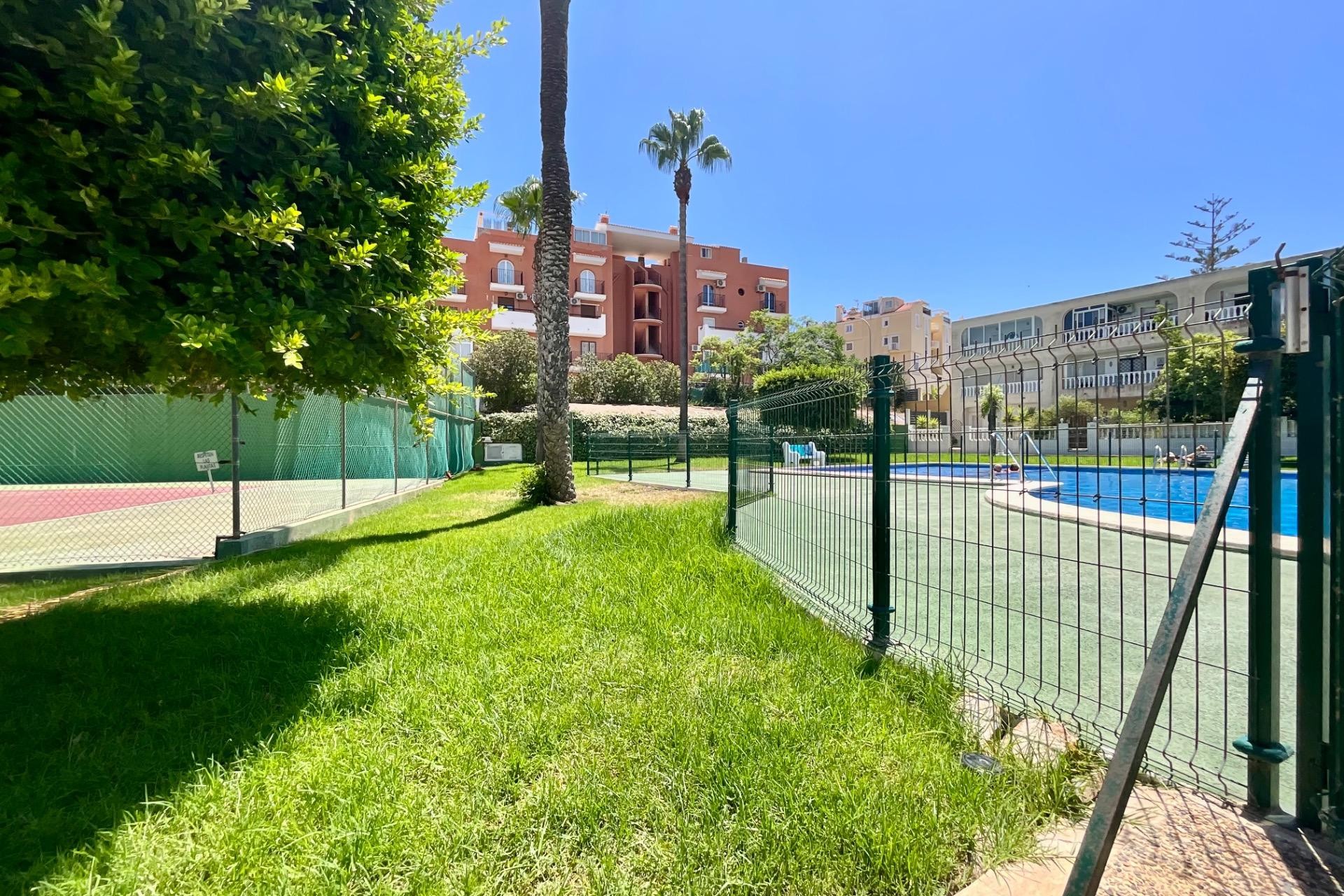 Resale - Bungalow -
Torrevieja - Torreblanca