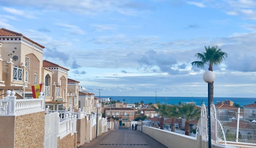 Resale - Bungalow -
Torrevieja - Torreblanca