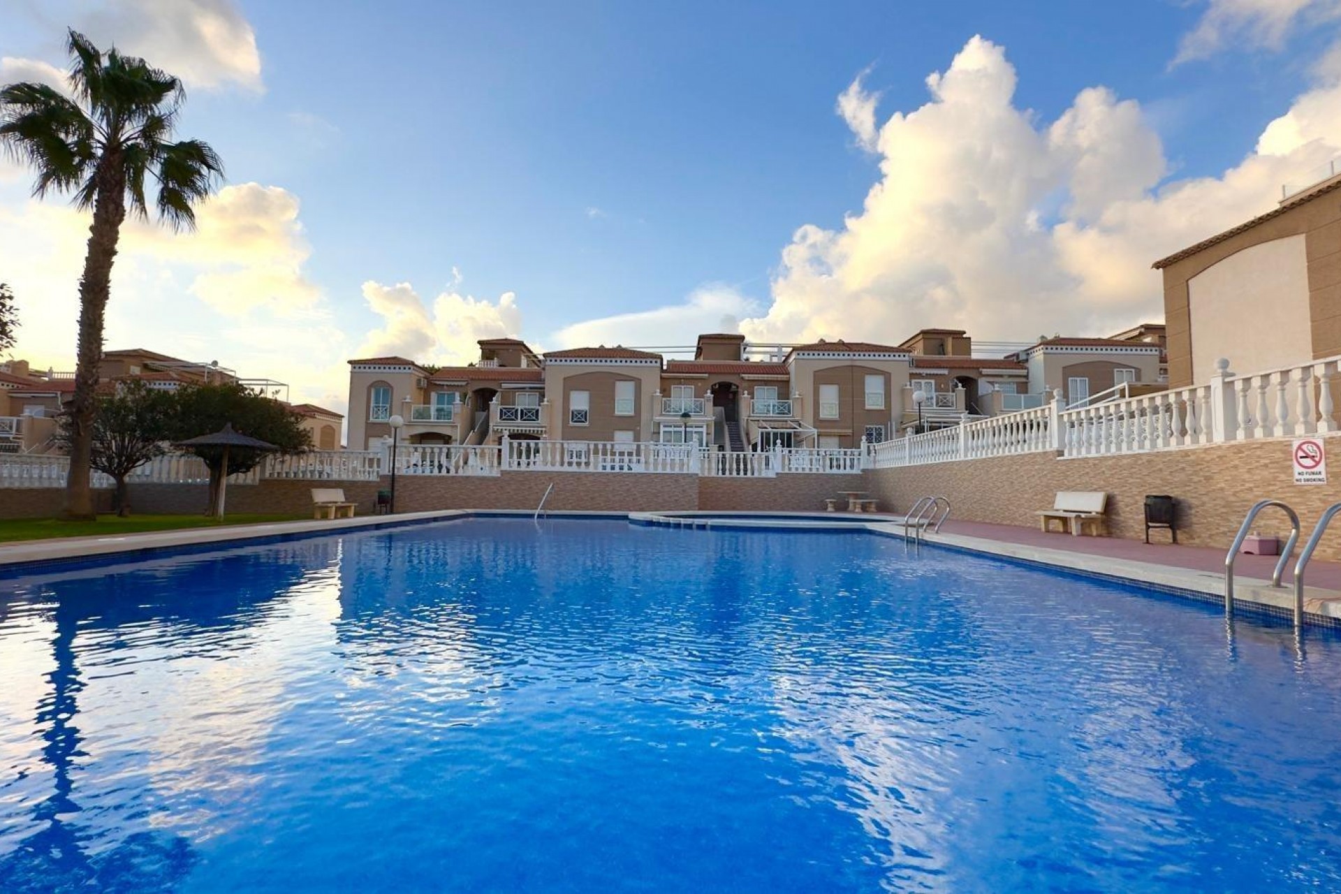 Resale - Bungalow -
Torrevieja - Torreblanca