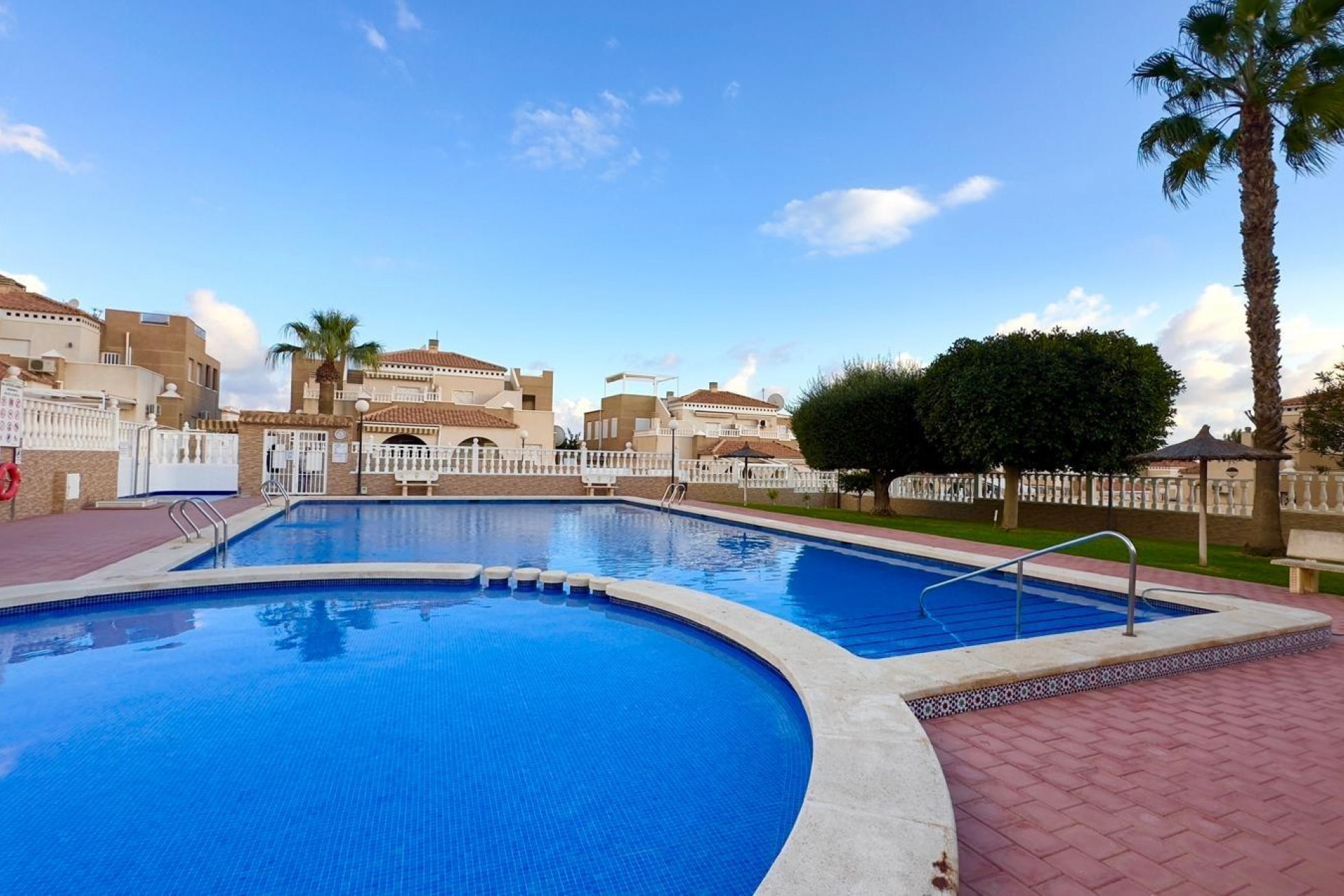 Resale - Bungalow -
Torrevieja - Torreblanca