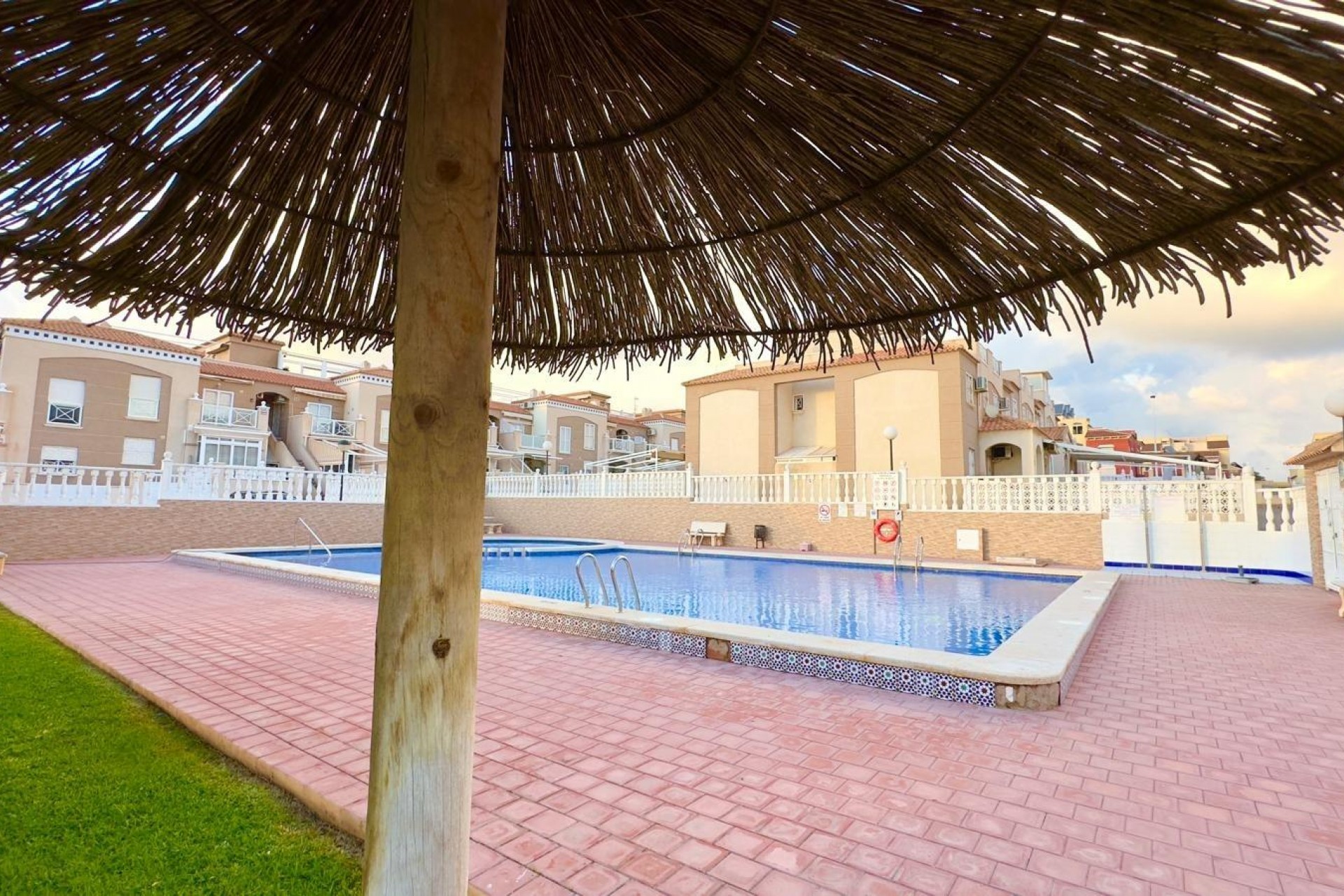 Resale - Bungalow -
Torrevieja - Torreblanca