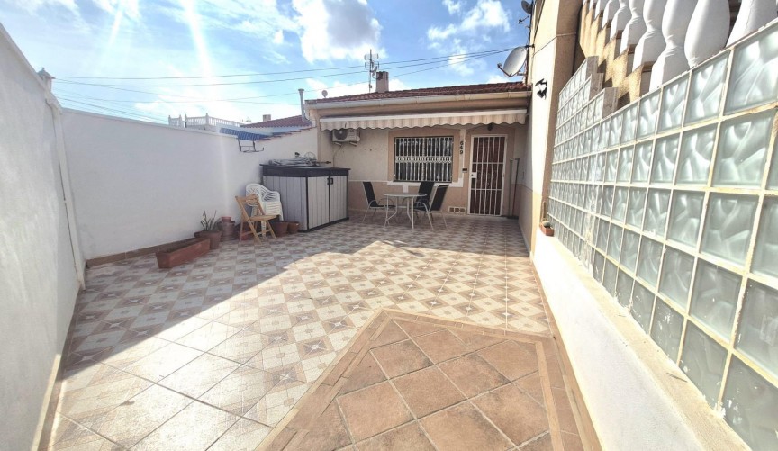 Resale - Bungalow -
Torrevieja - Torretas