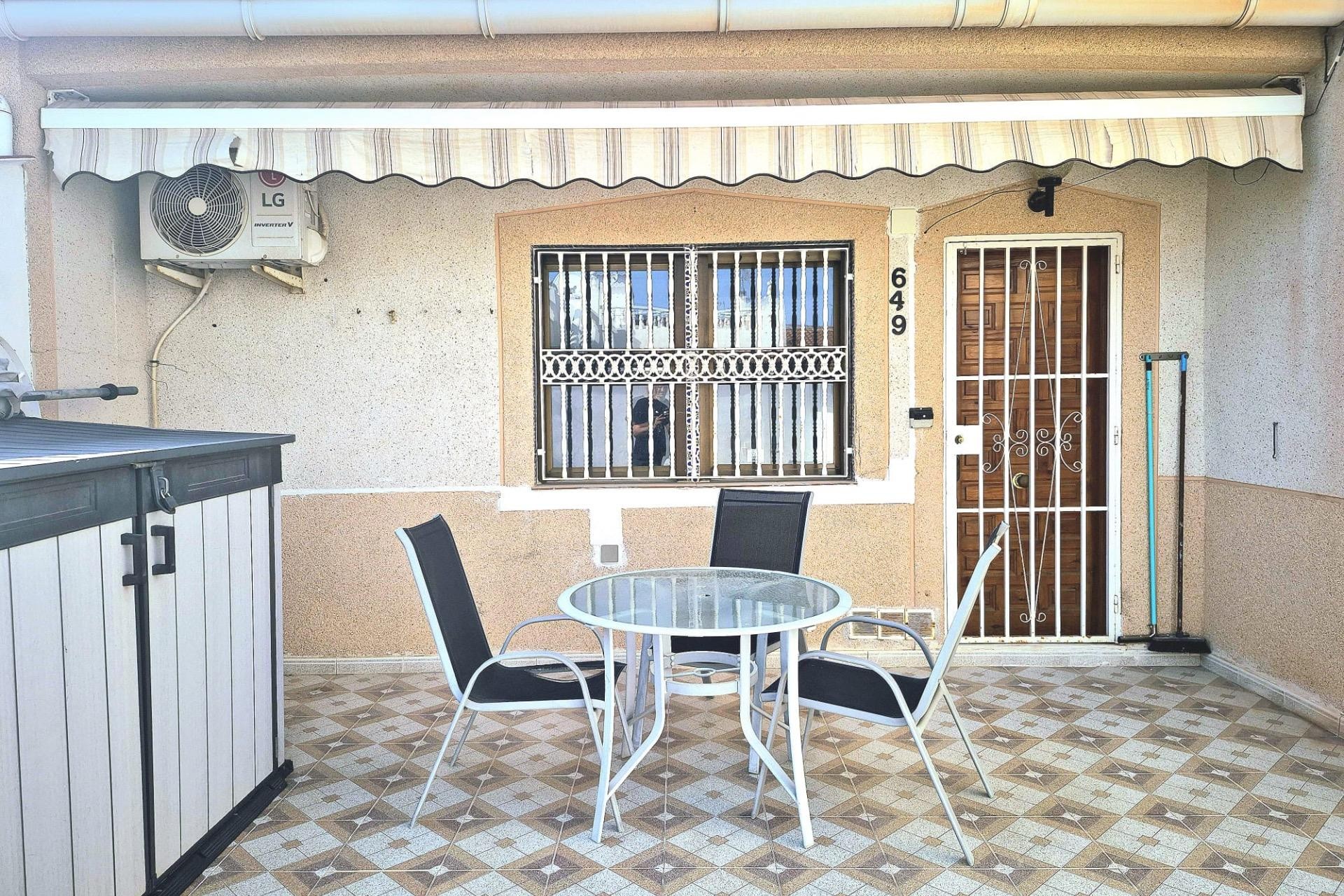 Resale - Bungalow -
Torrevieja - Torretas