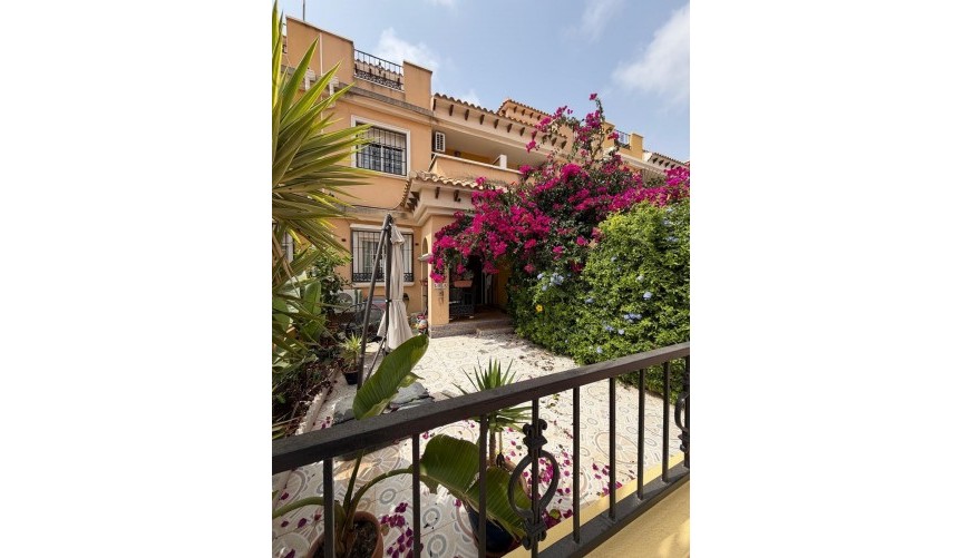 Resale - Bungalow -
Torrevieja - Zona Los Frutales