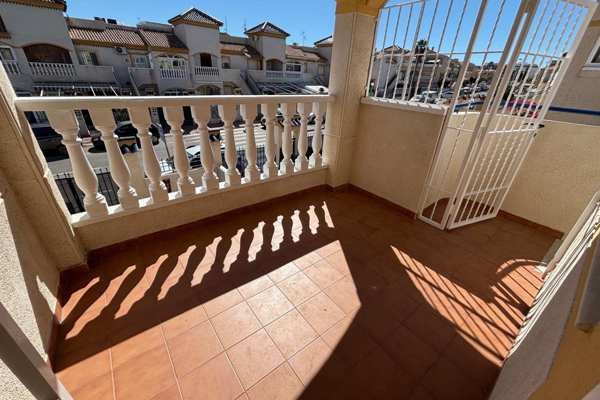 Resale - Bungalow -
Torrevieja