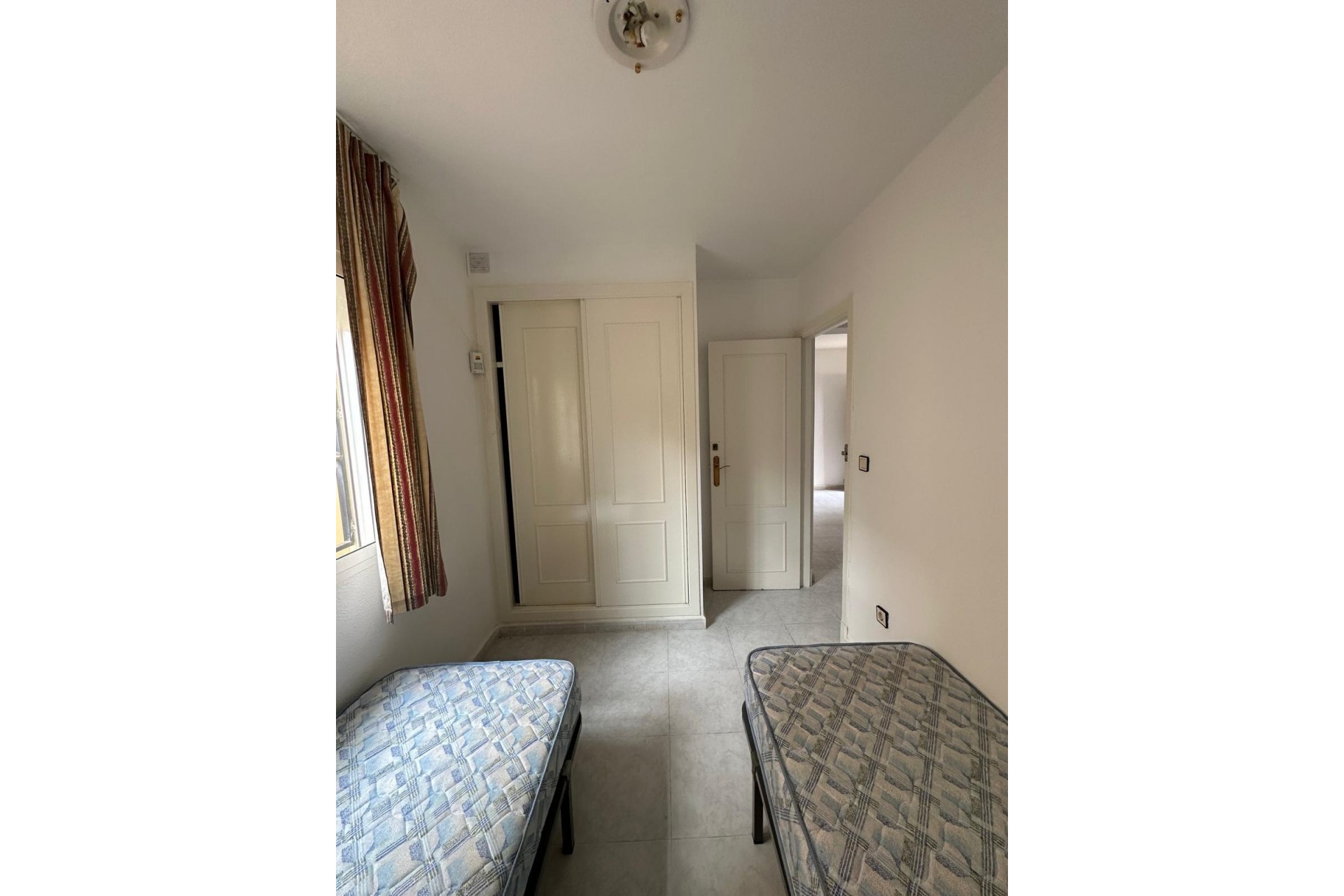 Resale - Bungalow -
Torrevieja