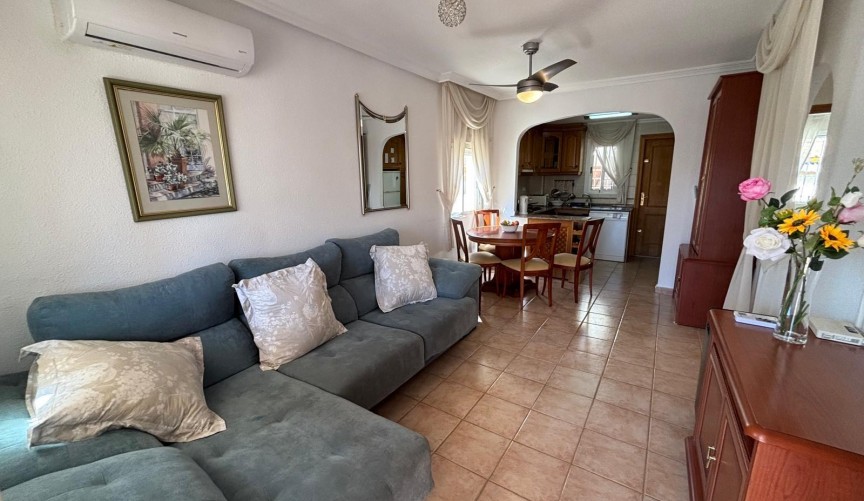 Resale - Bungalow -
Torrevieja