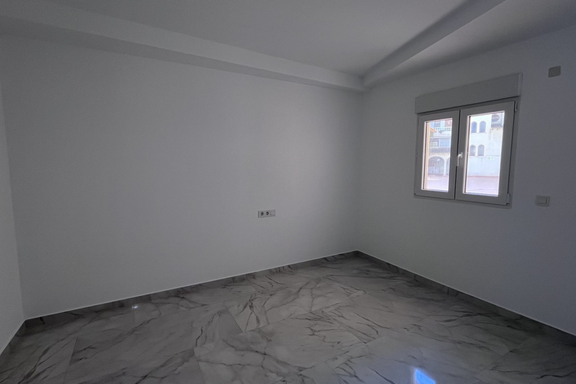 Resale - Bungalow -
Torrevieja