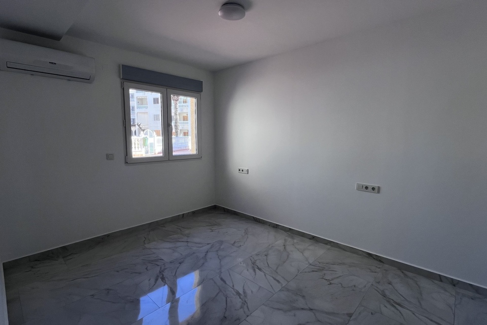 Resale - Bungalow -
Torrevieja