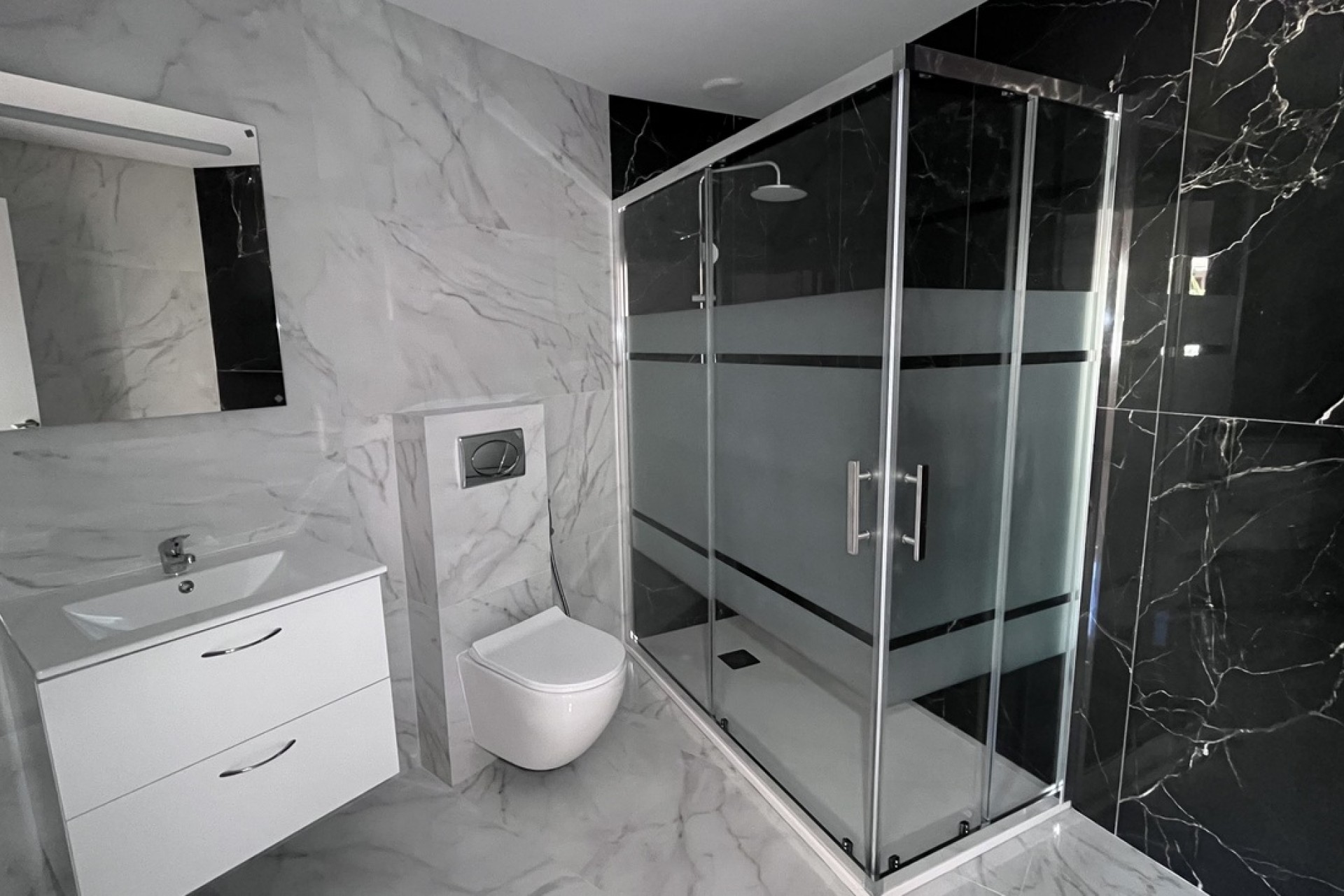 Resale - Bungalow -
Torrevieja