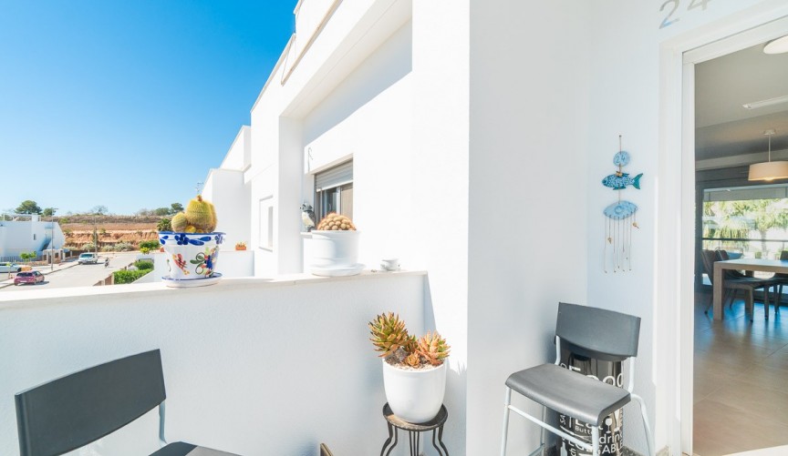 Resale - Bungalow -
Vistabella Golf Entre Naranjos - Inland