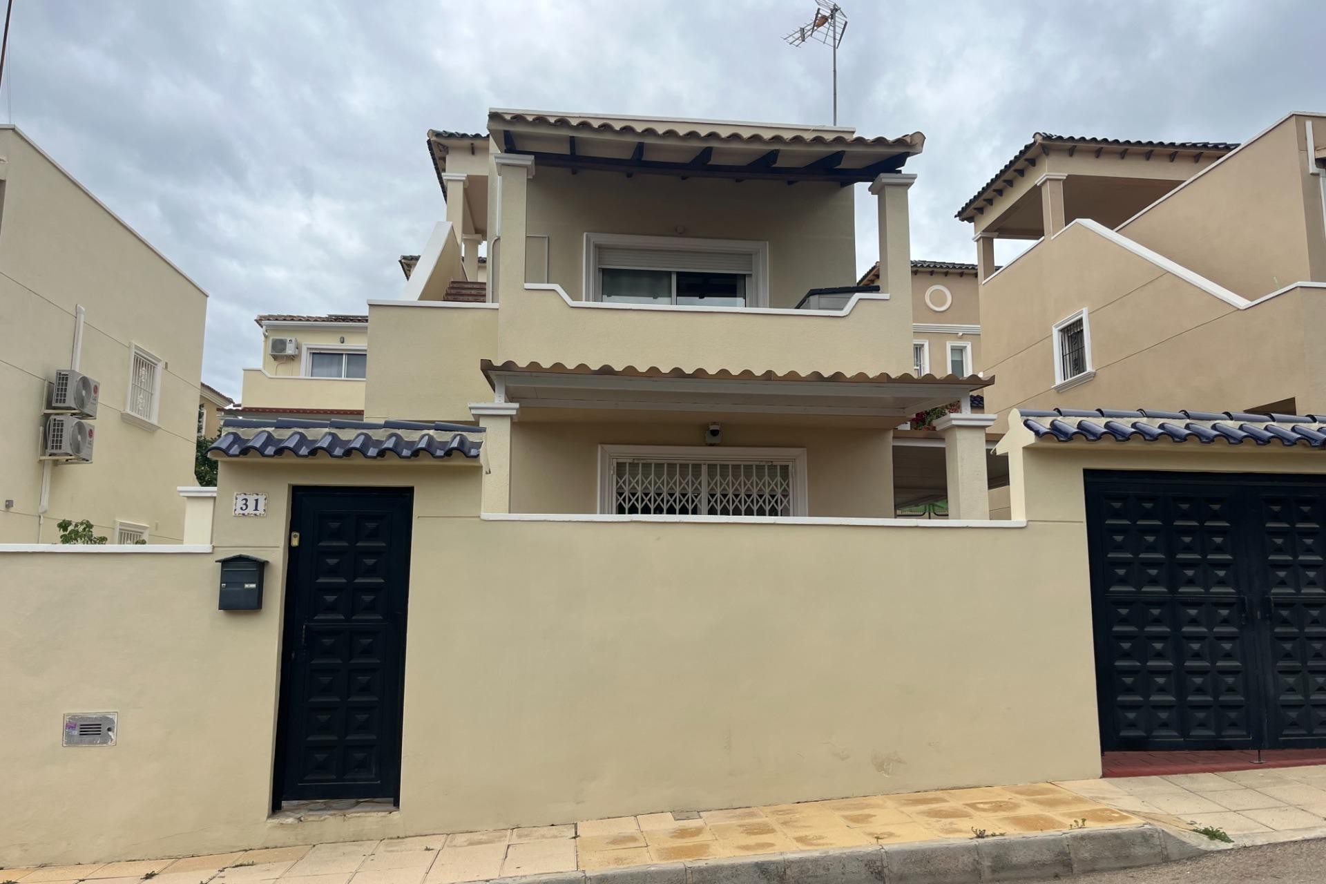 Resale - Duplex -
San Miguel de Salinas - Las Filipinas