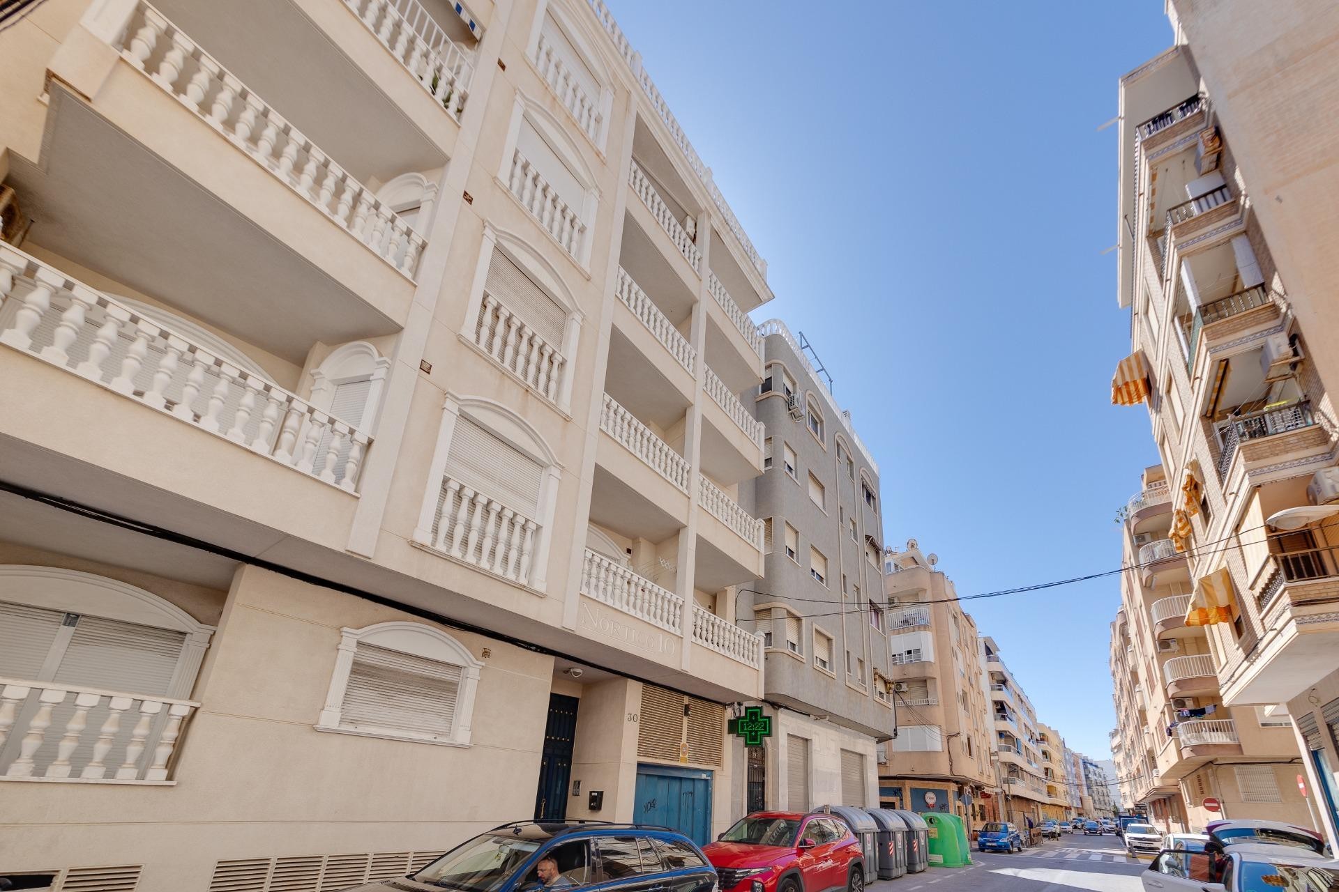 Resale - Duplex -
Torrevieja - Playa de los Locos