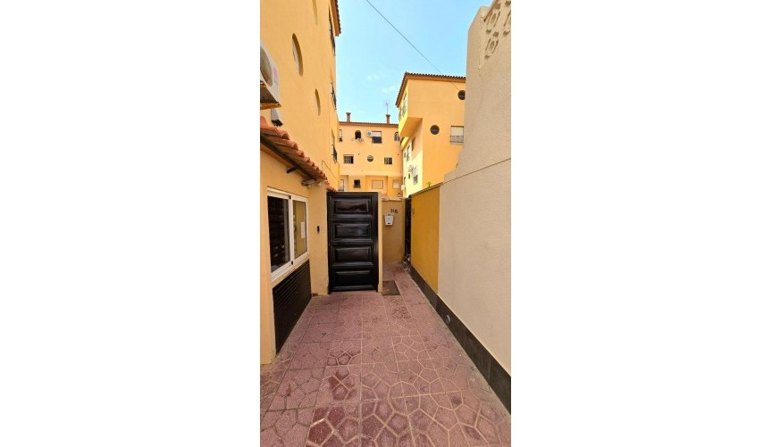 Resale - Duplex -
Torrevieja - Playa del Cura