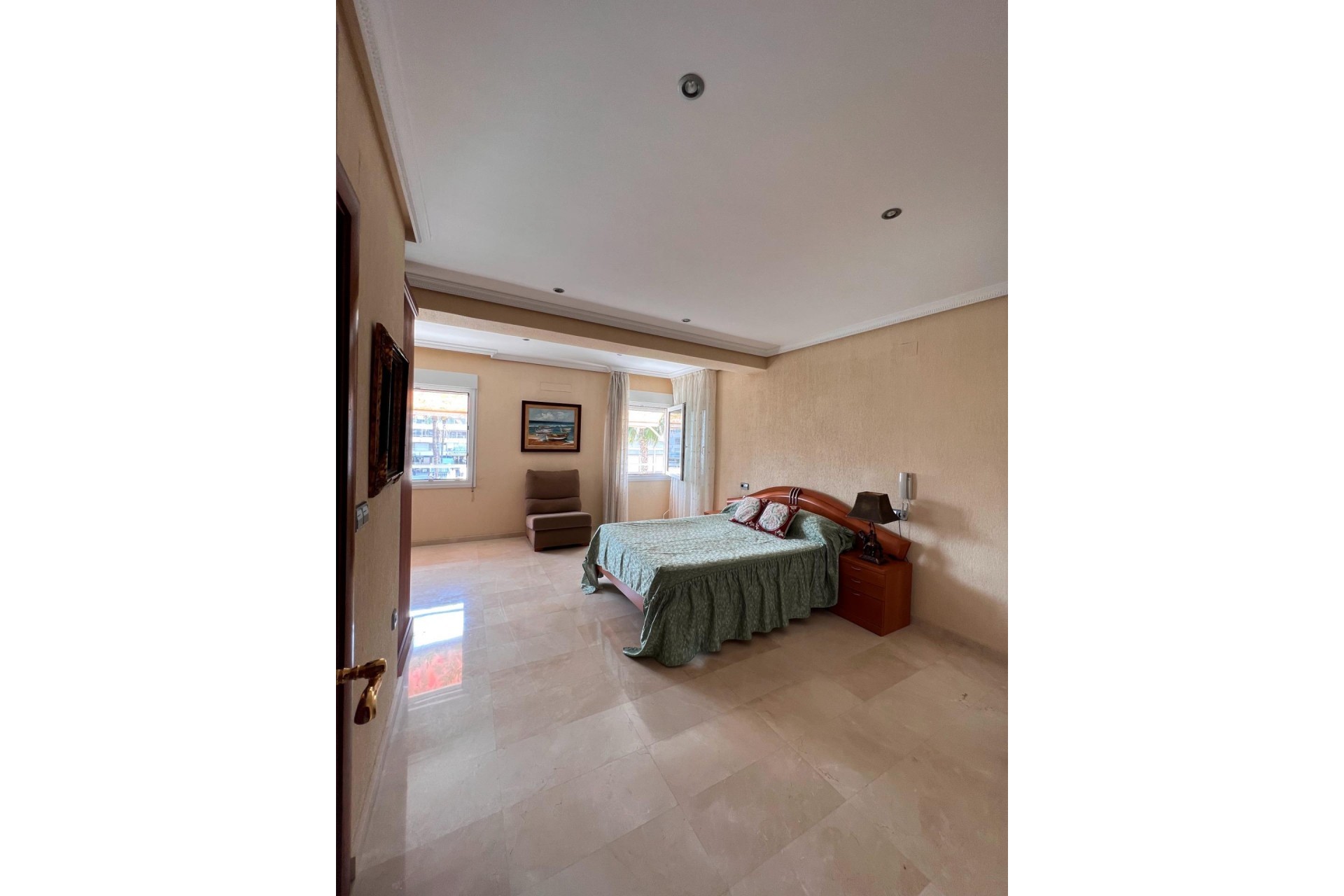 Resale - Duplex -
Torrevieja