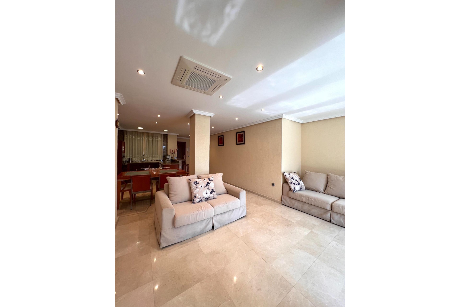 Resale - Duplex -
Torrevieja