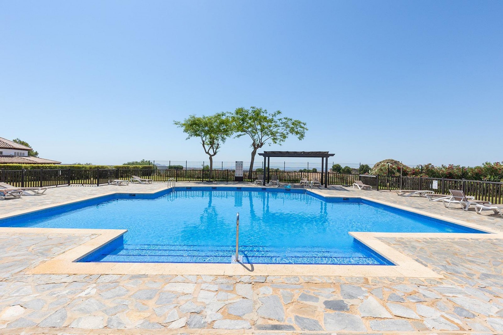 Resale - Penthouse -
Banos y Mendigo - El Valle Golf Resort